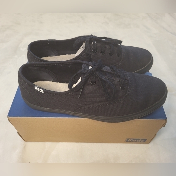 KEDS Champion Sneaker Shoe. Black. Size 5.5 Wide 5.5W - Picture 2 of 9